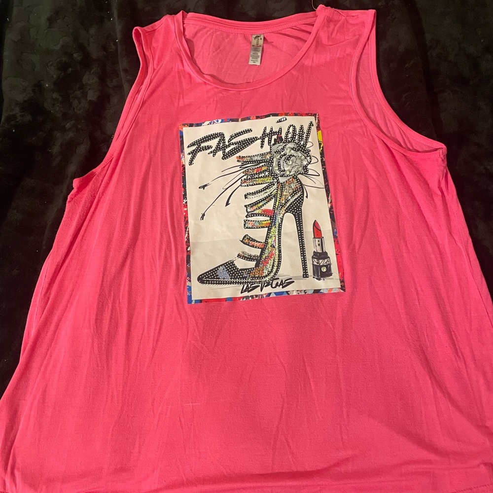 ☘️☘️Chic Pink Graphic Tank Top